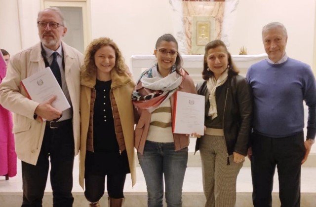 Niscemi. Dono di una tesi di laurea della professoressa Daniela Ferraro ai familiari di don Giuseppe Giugno 